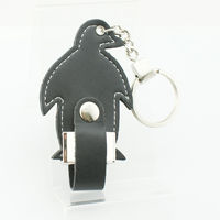 Флешка Кожаная Фигурная SK303 пингвин Черного цвета  под заказ оптом 
