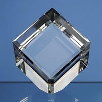 Cтеклянный куб 80*80*80 с 3d гравировкой внутри стекла и срезом угла заказать