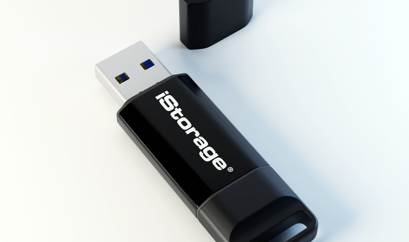 Купить флешку с защитой данных iStorage datAshur BT USB 3.2 нового поколения с аппаратным шифрованием и двухфакторной аутентификацией со смартфона