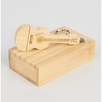 Деревянная флешка в виде Гитары в подарочной коробке с гравировкой PWD704 индивидуальная, именная, поздравительная гравировка