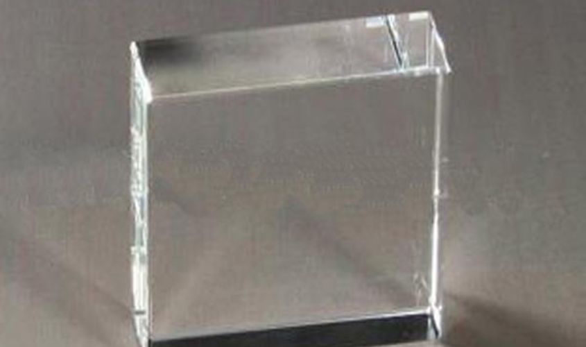 Награда из стекла прямоугольной формы 80*80*30 с лазерной гравировкой