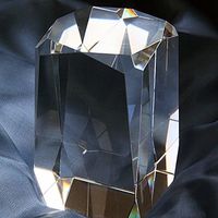 Награды из стекла прямоугольной формы 60*60*100 мм с лазерной гравировкой